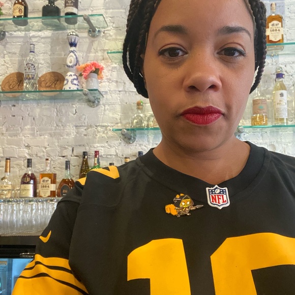 Meet your Posher, Valerie - Picture 2 of 2